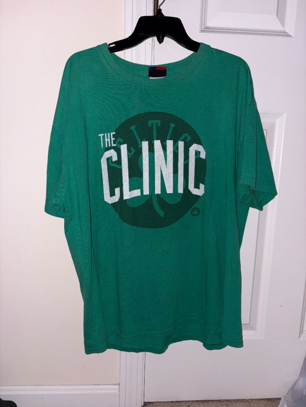 Majestic NBA Boston Celtics graphic t-shirt, kelly green, men's size XL.